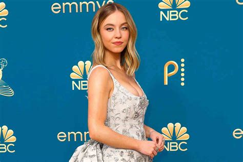 Sydney sweeney breast size - Mar 19, 2023 ... In an interview for the New York Post, the actress and model confessed the following: "I had boobs before other girls, and I felt ostracized for ...